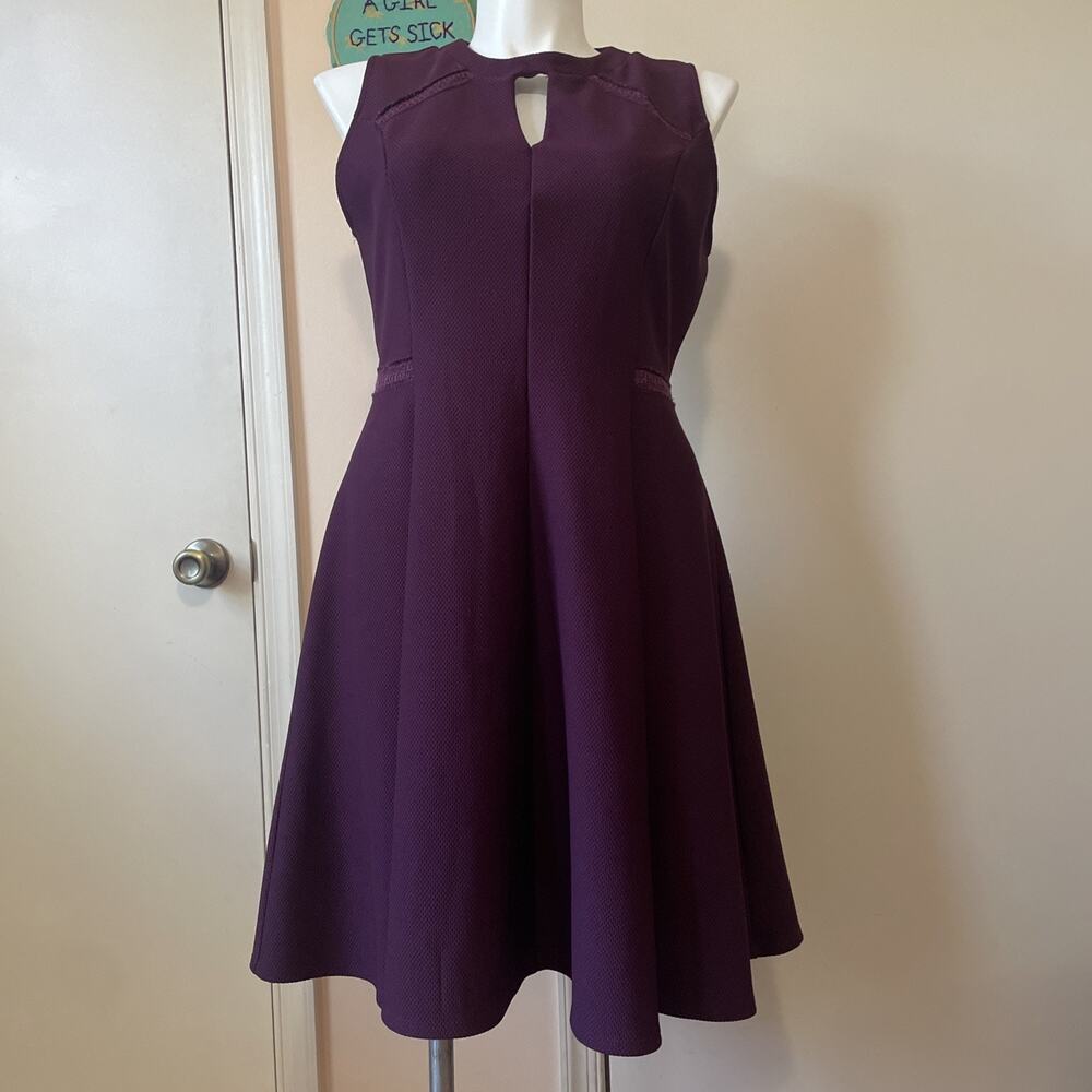 Mystic Dress Size XL Sleeveless Stretch Cocktail Purple Keyhole Fit & Flare